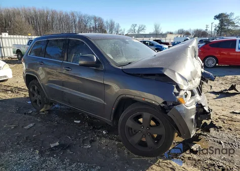 2015 Jeep Grand Cherokee Laredo z USA, uszkodzony, nr VIN 1C4RJEAG8FC131567